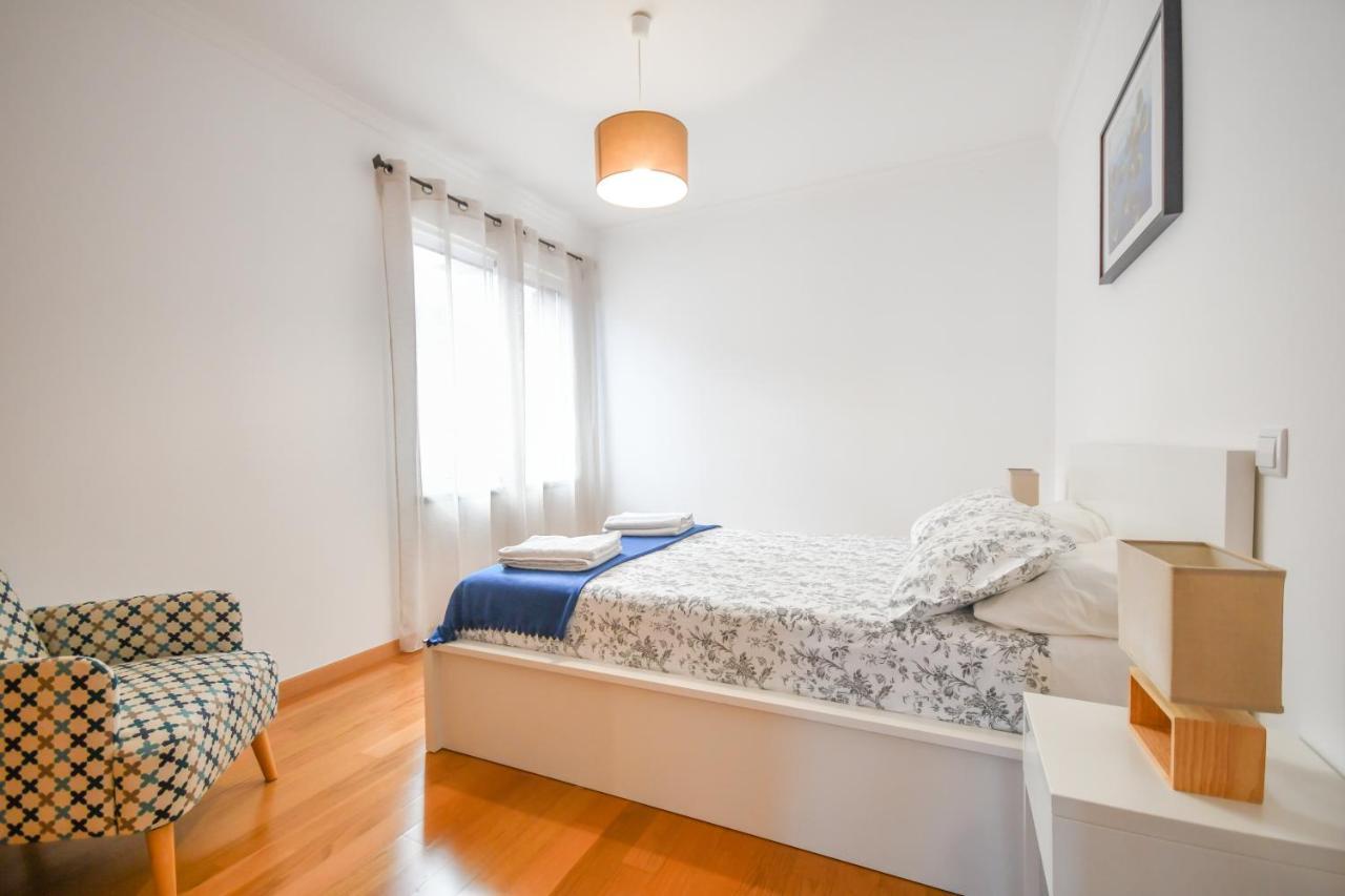Spacious 3 Bedroom By The Beach Caniço Exteriör bild