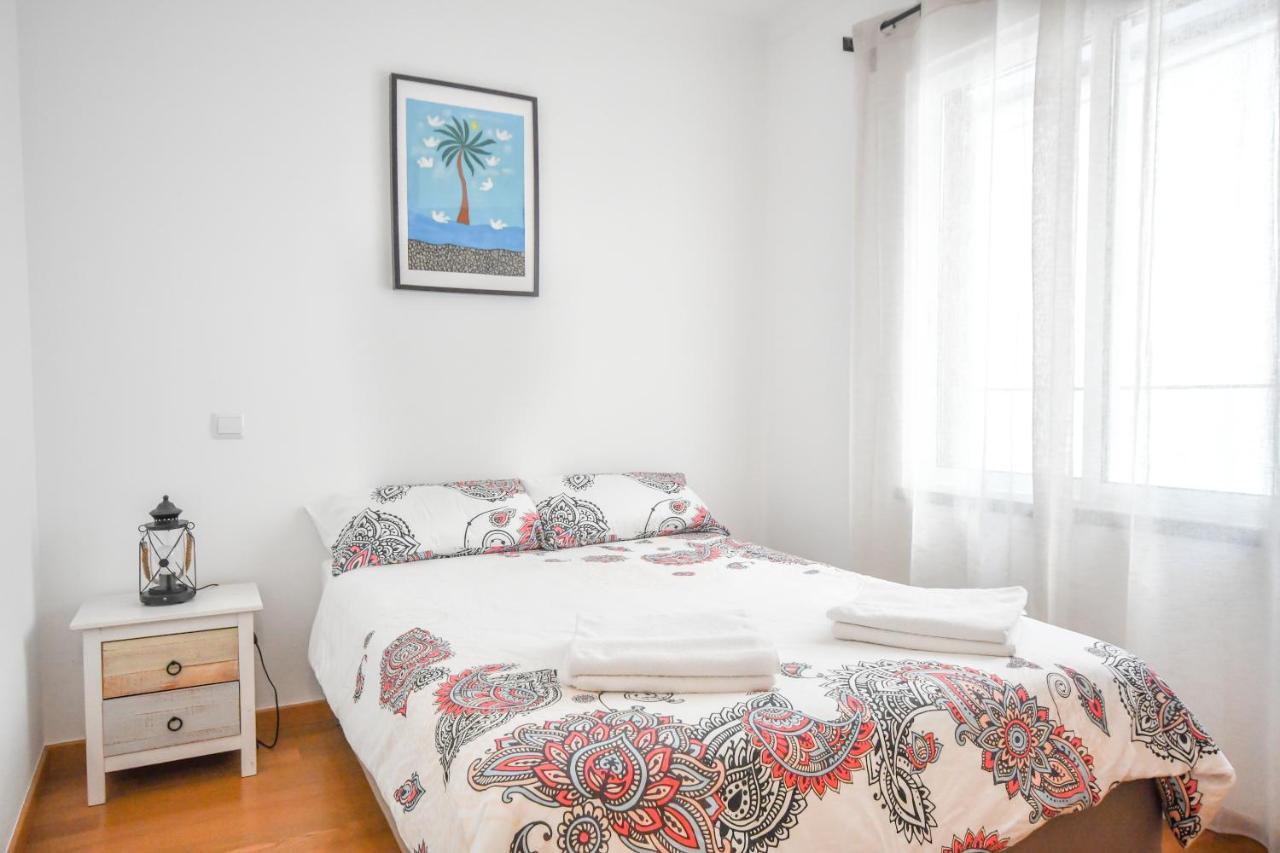 Spacious 3 Bedroom By The Beach Caniço Exteriör bild