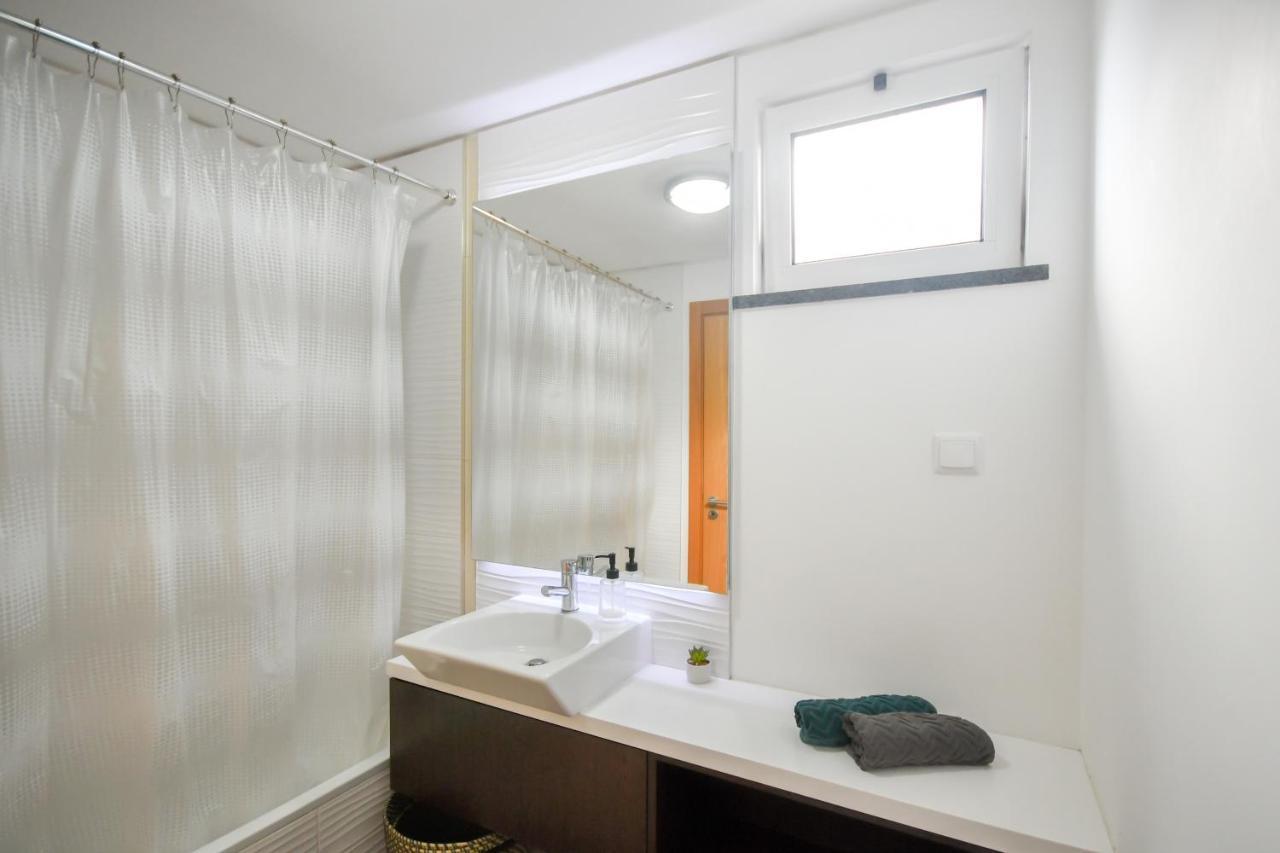 Spacious 3 Bedroom By The Beach Caniço Exteriör bild
