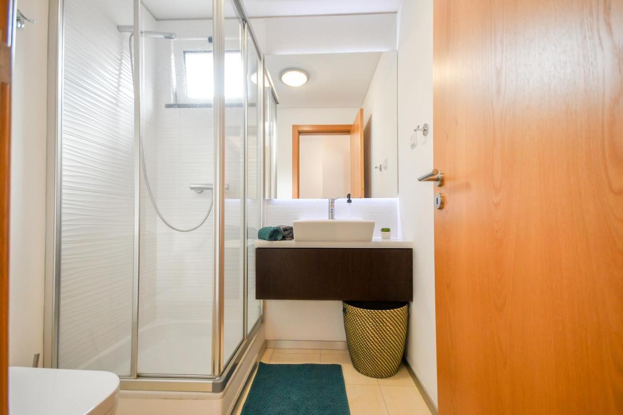 Spacious 3 Bedroom By The Beach Caniço Exteriör bild